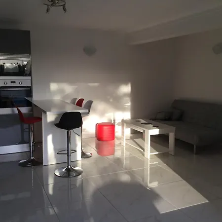 Aelrena Apartment *